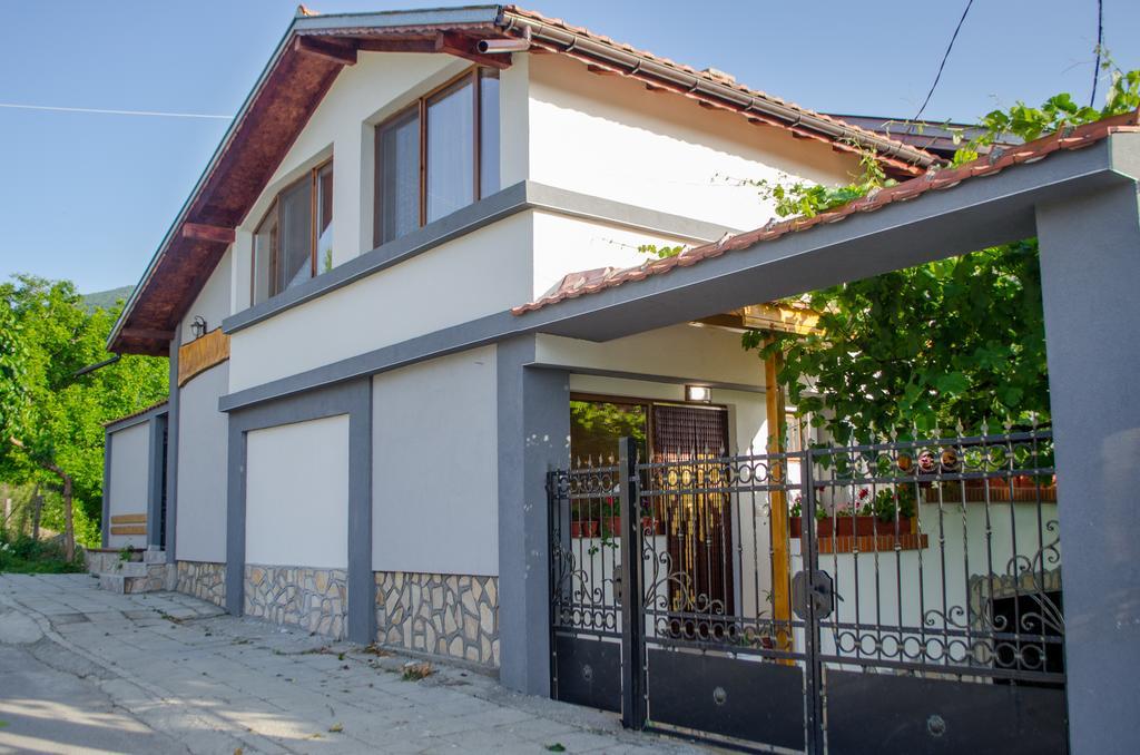 Guesthouse Juli Sapareva Banja Exteriör bild